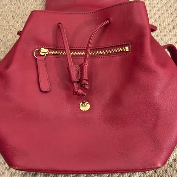 Vintage authentic red leather Coach backpack with gold hardware. - Picture 6 of 9